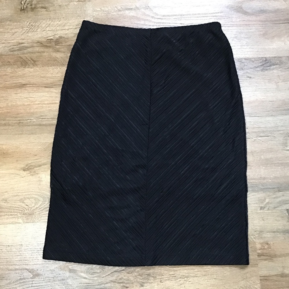 Guess Collection Skirt Size 2 Pencil Textured Chevron Career Stretch Black